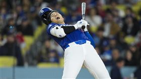 ▲大谷翔平召開記者會後正常出賽，差點遭到「爆頭」。（圖／美聯社／達志影像）