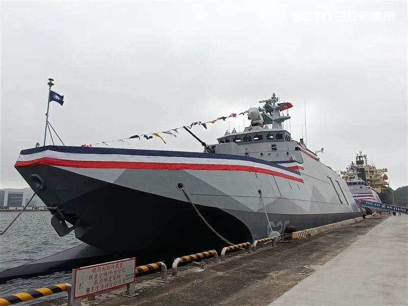 海軍沱江級巡邏艦第5、6號艦安江艦、萬江艦，今（26）日在蘇澳龍德造船廠舉行交艦給海軍的儀式。（圖／記者盧素梅攝影)