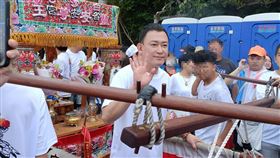 王識賢出現在隊伍裡讓網友都暴動了。（圖／翻攝自白沙屯媽祖全球徒步聯誼會臉書）