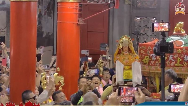圖多／媽祖回宮了！萬人喊進喔　場面震撼