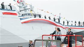 總統蔡英文今（26）日主持「海軍高效能艦艇安江及萬江軍艦交艦典禮」。（圖／總統府提供)