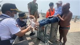 燙傷,沙灘,西子灣,腳底,外籍男性