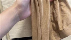 原PO在男友家發現褲襪。（圖／翻攝自Dcard）