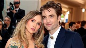 ▲羅伯派汀森，蘇琪沃特豪斯。（圖／翻攝自@PopBase）