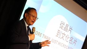 台外媒體人茶敘  史哲演講「從晶片到文化名片」文化部長史哲（圖）26日晚間在「台外媒體人茶敘」發表「從晶片到文化名片」演講，他表示，當科技成為主流，如何跟世界說故事很重要，「這些說故事的方式不只是影視政策或文化政策，而是台灣要走的方向」。（文化部提供）  中央社記者趙靜瑜傳真  113年3月26日