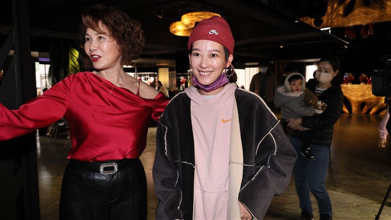 周丹薇、孟耿如情同母女。（圖／記者鄭孟晃攝影）