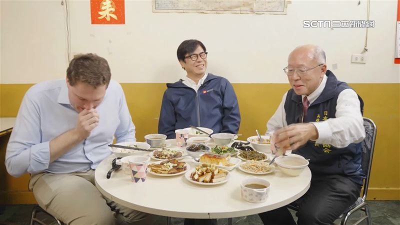 陳其邁美食會友　與美日駐台使節挑戰吃辣