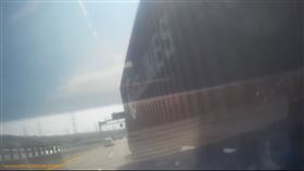 李老城肉乾闆娘國道遭撞躲劫喊：媽祖保庇（圖／翻攝畫面）