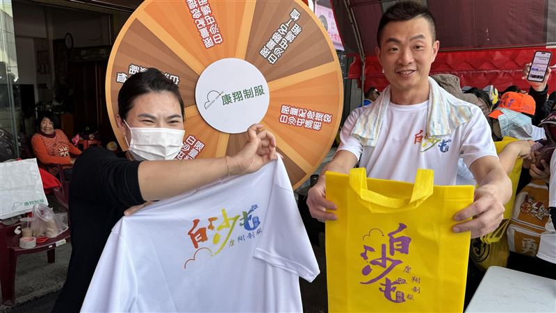 康翔制服暖心結緣　送白沙屯媽祖聯名T恤