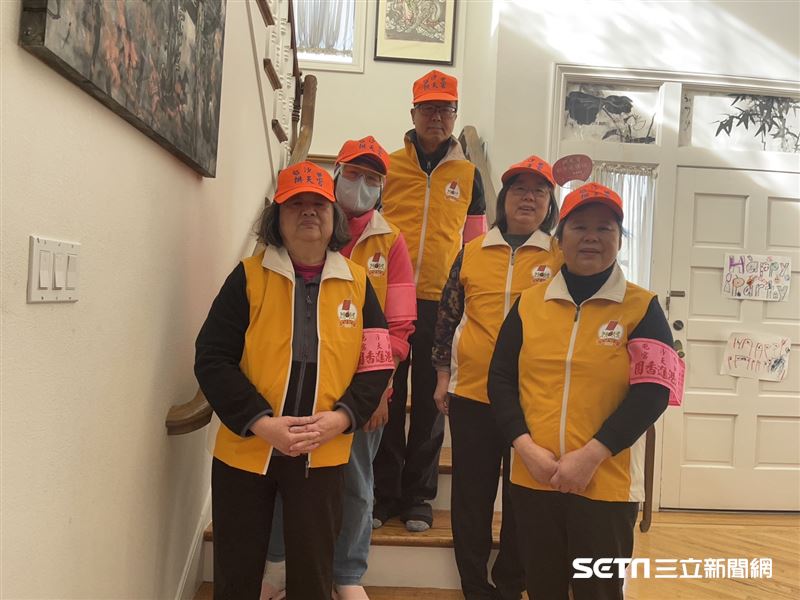 連續多年熱血搭機返台參加白沙屯媽祖進香的Mike，他也把4位姊姊們報名，雖然她們因為諸多原因無法親自到場參與，但Mike會不時視訊自己進香的情況，「第一視角」分享沿途的感動與風景，讓遠在海外的家人也能跨海同步參與這場宗教盛事。（資料照／Mike Chuang授權提供）