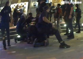 金錢豹酒客弄倒滅火器全煙　三字經咆哮警（圖／翻攝畫面）