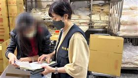 新北衛生局再與經發局聯合稽查，揪粄條供應商「大粄城」缺失令回收停售。（圖／新北衛生局提供）