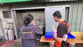 台中知名爌肉飯「鳥踩肉上」衛生局上門了(圖/翻攝畫面)