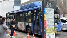 首爾市公車勞資談判達成共識 停止罷工恢復營運韓國首爾公車工會與資方就加薪談判28日下午達成共識，宣布停止罷工。圖為首爾市內公車站。中央社記者廖禹揚首爾攝  113年3月28日