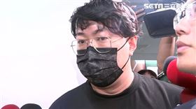 ▲寶林執行長黎仿軒（戴口罩）及王姓律師結束說明步出法務局不發一語