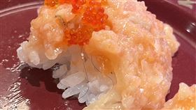 壽司掰開見「醋飯藏黑色長髮」　老饕崩潰：我都一口吞