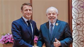 法國總統馬克宏（左）與巴西總統魯拉（Luiz Inácio Lula da Silva，右）。（圖／翻攝自魯拉臉書）