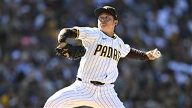 ▲松井裕樹後援1.2局無失分，拿下大聯盟生涯首勝。（圖／美聯社／達志影像）