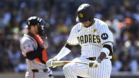 ▲馬查多（Manny Machado）打不好怒折球棒，結果棒子沒斷。（圖／路透社／達志影像）
