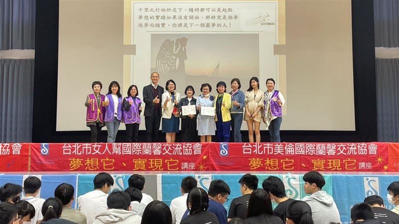 蘭馨女青年事業講座　內湖高中開講