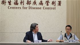 寶林茶室食物中毒案　王必勝、羅一鈞做最新說明寶林茶室食物中毒案持續，衛福部次長王必勝（左）、疾管署副署長羅一鈞（右）29日晚間共同出席記者會對外說明最新進展，指出包含死亡2人在內的8例重症個案，均檢出米酵菌酸陽性。中央社記者趙世勳攝  113年3月29日