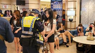 持鎮暴槍射派出所　桃園警擴大臨檢掃蕩