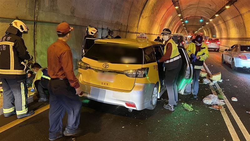 新／基隆台62陵隧道4車連撞　5人受傷送醫