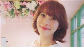 貴婦奈奈為了生存連掃馬路這種工作都做過，與過去形象差異甚大。（圖／翻攝自臉書）