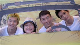 《華麗計程車行》群曹佑寧、黃冠智、郭子乾、楊麗音（圖／LINE TV 提供）
