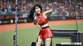 ▲中華職棒35年開幕戰，李多慧首次在臺北大巨蛋應援。（圖／記者劉彥池攝影）