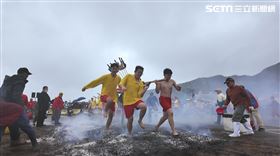 寶島神很大的香蕉與阿白一同參與水裡來火裡去的野柳淨港（圖／寶島神很大）