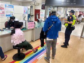 婦巡菜園被青竹絲咬傷　見警車急攔送醫（圖／翻攝畫面）