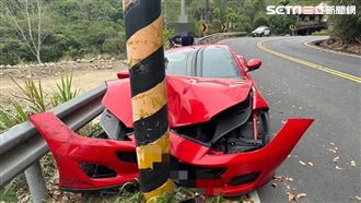 工程行老闆開法拉利　疑精神不濟自撞電桿