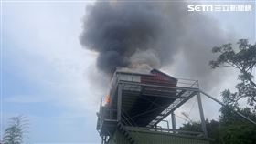 新竹縣寶山鄉鴿舍起火燃燒，造成38隻賽鴿全被燒死。（圖／翻攝畫面）