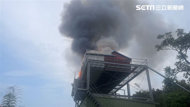 閃電擊中電線起火燃燒　38隻賽鴿葬身鴿舍
