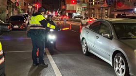 台南酒駕防制獲警政署評比第一台南市警察局獲內政部警政署肯定為民國112年「防制酒後駕車工作督導考核計畫」評比第一名，也是台南連續3年獲六都評比第一。圖為台南警方執行酒駕臨檢工作情形。（台南市警察局提供）中央社記者楊思瑞台南傳真  113年1月31日