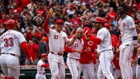 ▲紅人9局下先敲追平轟再敲再見轟。（圖／翻攝自紅人推特）
