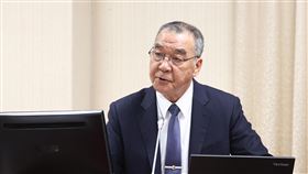 邱國正立院外交及國防委員會備詢媒體報導，準總統賴清德、準副總統蕭美琴將至國防部聽取機密簡報。對此，國防部長邱國正（圖）1日列席立法院外交及國防委員會，會前受訪表示，賴清德、蕭美琴赴國防部一事已經排定，將來的總統、副總統，有必要了解目前國防事務以及未來重點。中央社記者王騰毅攝  113年4月1日