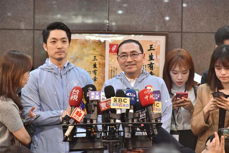 吳思瑤表示，台北市長蔣萬安、新北市長侯友宜2090億拿到手，卻連13億的學校電費都不負擔！？（圖／新北市府提供）