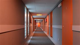 飯店走廊（示意圖／翻攝自Pixabay）