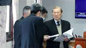 總統國情報告即問即答？  周萬來：由立委考量中華民國總統至立法院進行國情報告的詢答模式，是否採即問即答，朝野立委看法不一。立法院秘書長周萬來（右）21日在立法院表示，以幕僚立場，未便表示意見，可由審查會或大會，經立委斟酌審視考量。中央社記者郭日曉攝  113年3月21日