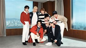 TOMMY HILFIGER與韓國新生代現象級男團STRAY KIDS聯手推出2024春季系列。（圖／品牌業者提供） 