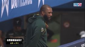 台鋼雄鷹終結者雷公大跳葉保弟應援。（圖／翻攝自CPBL TV）