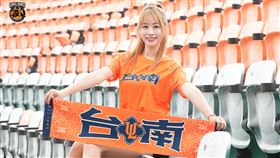 統一獅臺南400主題日活動，當週5場賽事凡購買內野門票均可兌換統一獅Ｘ臺南400聯名TEE恤一件，外野門票則可兌換聯名毛巾一條。（圖／統一獅球團提供）