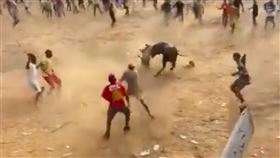 哥倫比亞,鬥牛場,公牛,觀眾,死亡https://twitter.com/AlertasMundial/status/1771369787551060252/video/1