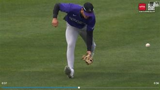 外野手「火車過山洞」　一壘安打跑回3分