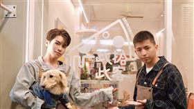 原子少年陳柏諦（右）攜手KK令宇辰擔任一日店長（圖／《此拾此客》提供)