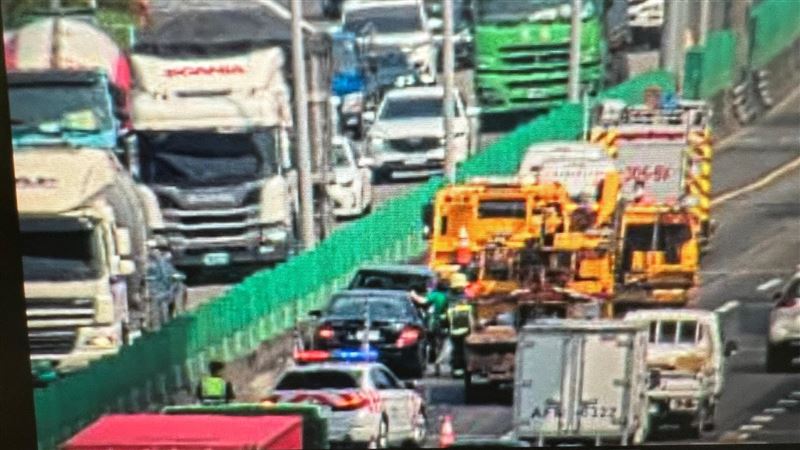新／國1圓山段2車追撞　1女送醫車流回堵