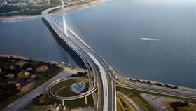 淡江大橋建設計畫總經費計230.38億元，完工通車後將有效串連淡水河左右兩岸交通路網。(圖／新北市工務局提供)