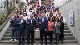 泰國前代表通才及海華文教基金會副董事長郭修敏，到龍華科大關懷泰生學習及生活狀況。（圖／龍華科大提供）